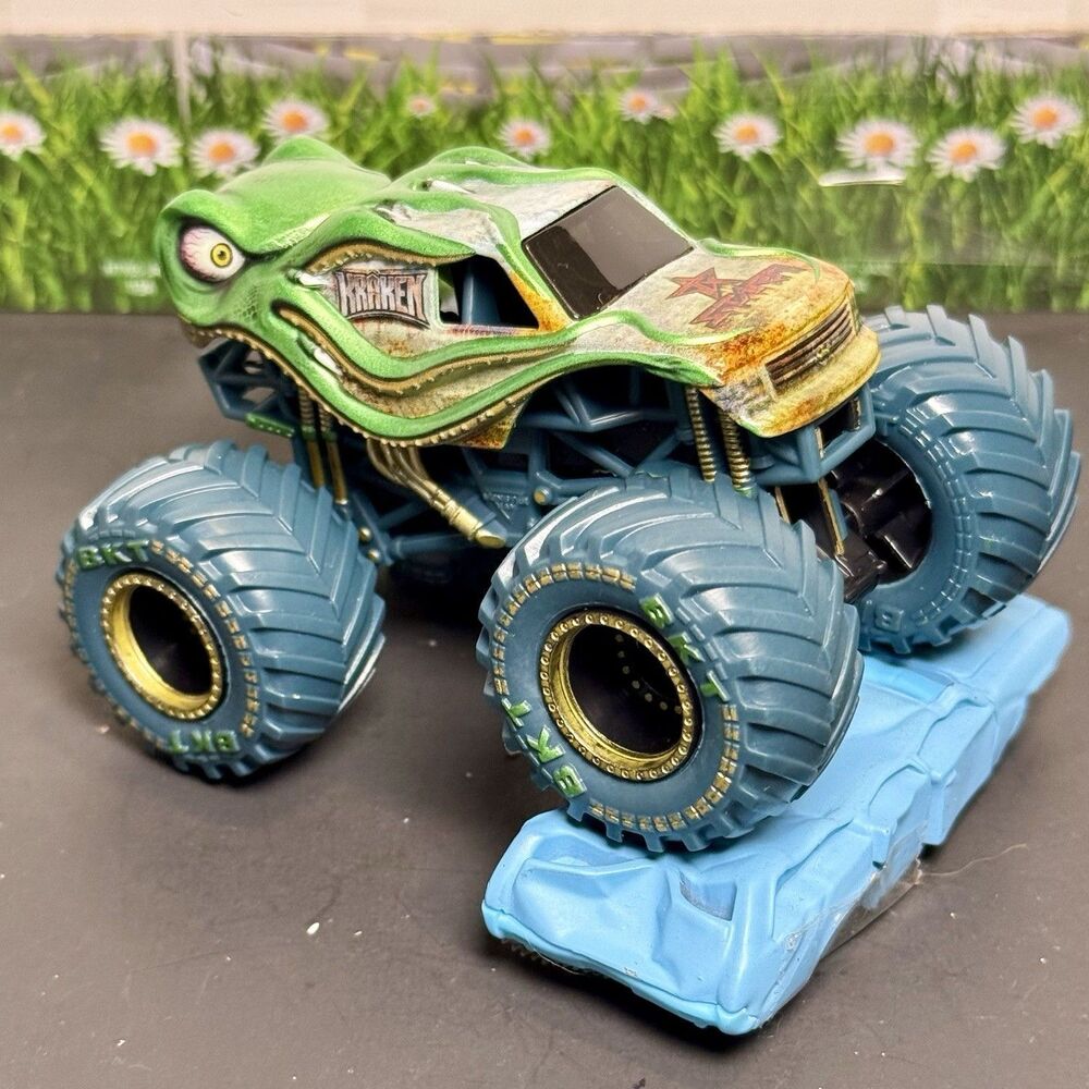 CUSTOM Hot Wheels Monster Jam Kraken Sea Creature Green Gold 1:64 Monster Truck